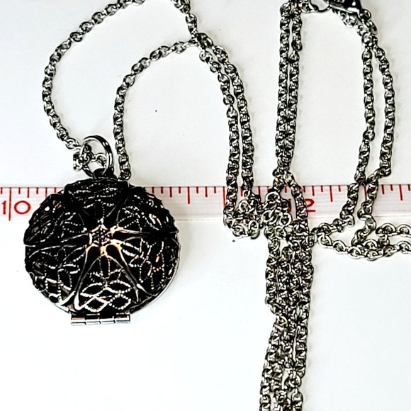 Silver Tone Decorative Fashion Locket Scent Necklace Jewelry CT211 - Picture 6 of 7